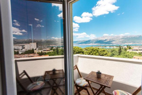 Marjan hill apt,city view &terrace,10min to center